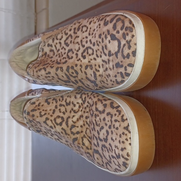 Dolce Vita Leopard Sneakers - Picture 2 of 4